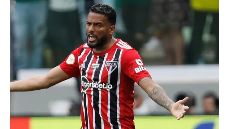 Reinaldo, lateral-esquerdo do São Paulo (Foto: Getty Images)
