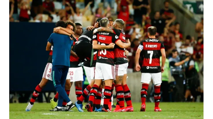 Flamengo assina contrato de jovem de 16 anos com multa milionária