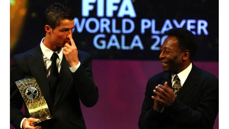 Cristiano Ronaldo ao lado de Pelé (Foto: Getty Images)
