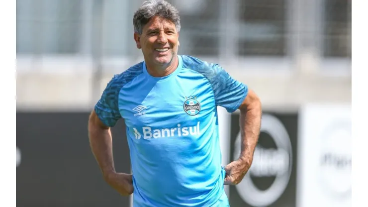 Grêmio surpreende e fecha com 'medalhão' de rival
