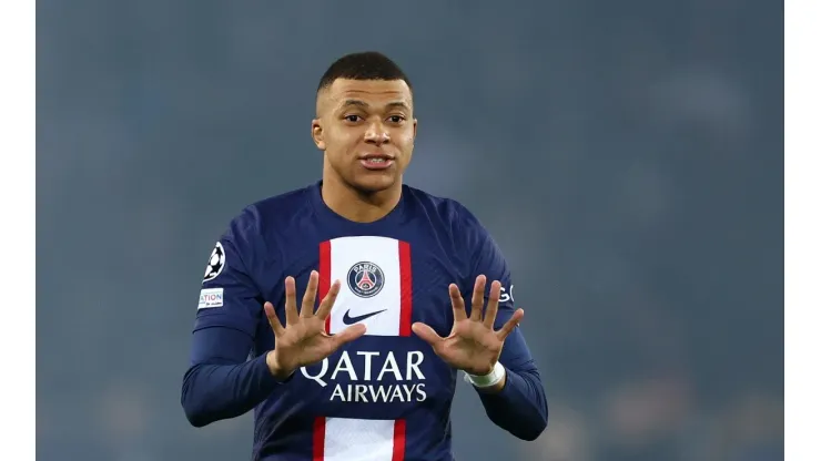 Mbappé disse que vai continuar no PSG
