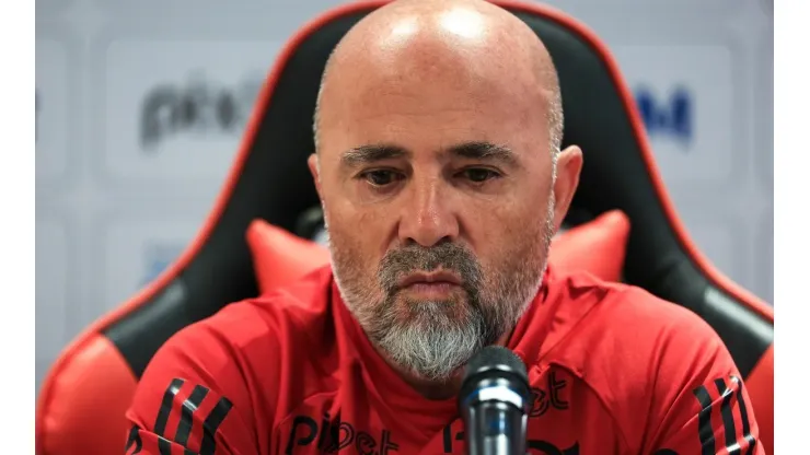 Jorge Sampaoli deverá mandar Flamengo a campo com três zagueiros
