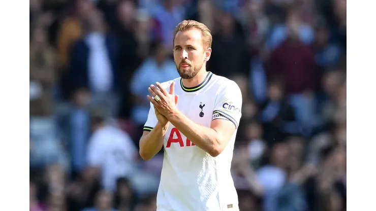 BIRMINGHAM, ENGLAND - MAY 13: Harry Kane of Tottenham Hotspur applauds the fans after the team's defeat during the Premier League match between Aston Villa and Tottenham Hotspur at Villa Park on May 13, 2023 in Birmingham, England. (Photo by Shaun Botterill/Getty Images)
