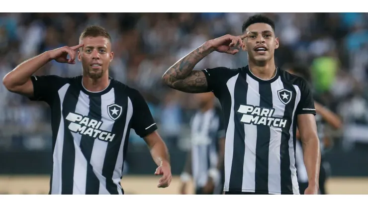 Lucas Fernandes e Luis Henrique. Botafogo x America MG pelo Campeonato Brasileiro no Estadio Niltos Santos. 28 de Maio de 2023, Rio de Janeiro, RJ, Brasil. Foto: Vitor Silva/Botafogo.<br />
Imagem protegida pela Lei do Direito Autoral Nº 9.610, DE 19 DE FEVEREIRO DE 1998. Sendo proibido qualquer uso comercial, remunerado e manipulacao/alteracao da obra.
