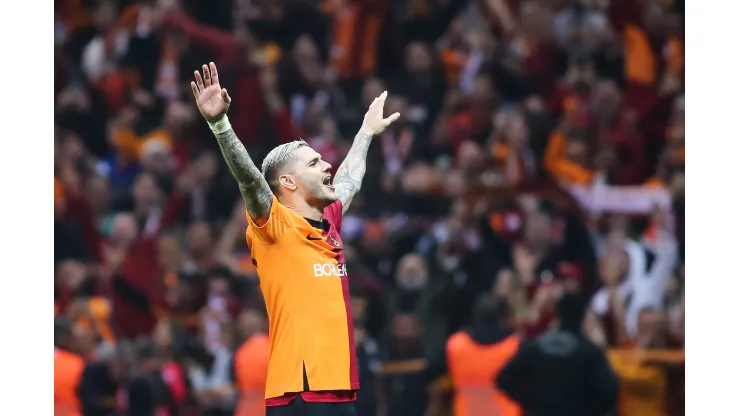 ISTANBUL, TURKEY - JUNE 4: Mauro Icardi of Galatasaray celebrates after scoring his team's second goal during the Super Lig match between Galatasaray and Fenerbahce at NEF Stadyumu on June 4, 2023 in Istanbul, Turkey. (Photo by Ahmad Mora/Getty Images)
