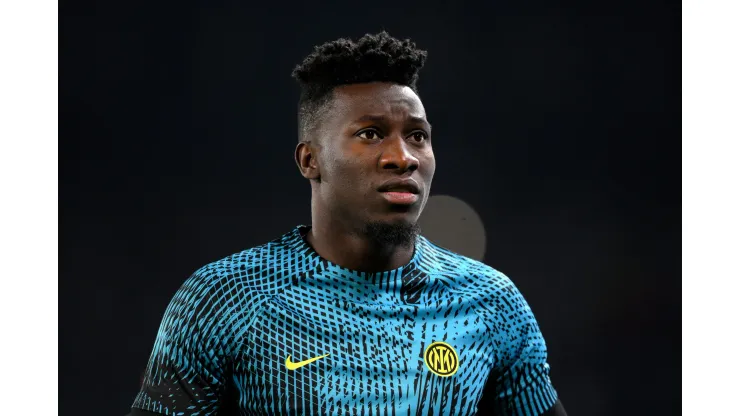 ISTANBUL, TURKEY - JUNE 10: Andre Onana of FC Internazionale enters the pitch to warm up prior to the UEFA Champions League 2022/23 final match between FC Internazionale and Manchester City FC at Ataturk Olympic Stadium on June 10, 2023 in Istanbul, Turkey. (Photo by David Ramos/Getty Images)
