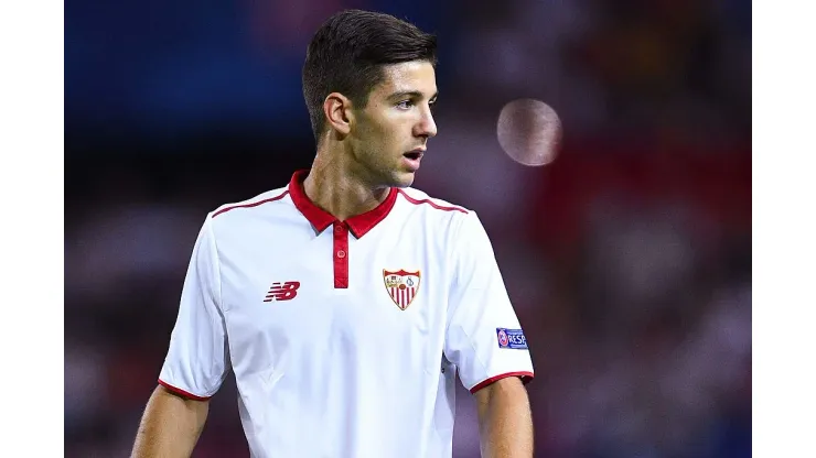 SEVILLE, SPAIN - SEPTEMBER 27:  Luciano Vietto of Sevilla FC looks on during the UEFA Champions League Group H match between Sevilla FC and Olympique Lyonnais at the Ramon Sanchez-Pizjuan stadium on September 27, 2016 in Seville, Spain .  (Photo by David Ramos/Getty Images)
