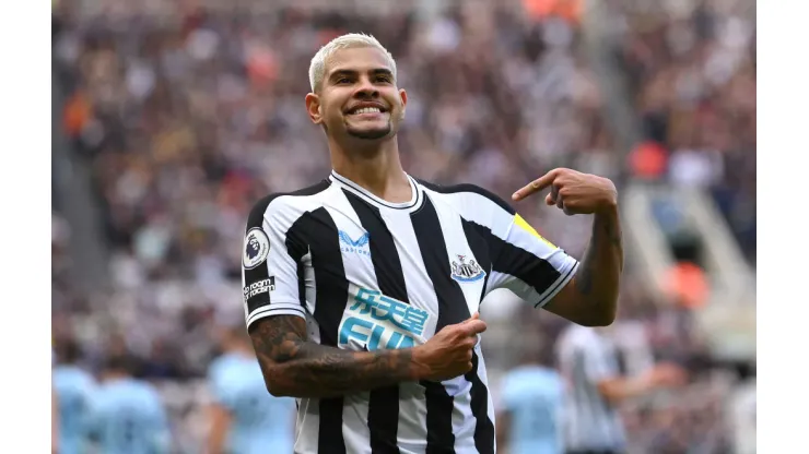 NEWCASTLE UPON TYNE, ENGLAND - OCTOBER 08: Newcastle player Bruno Guimaraes celebrates his second goal by pointing to the club badge during the Premier League match between Newcastle United and Brentford FC at St. James Park on October 08, 2022 in Newcastle upon Tyne, England. (Photo by Stu Forster/Getty Images)
