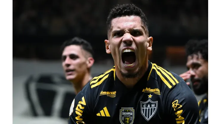 Paulinho pode ser vendido pelo Atlético Mineiro (Photo by Pedro Vilela/Getty Images)
