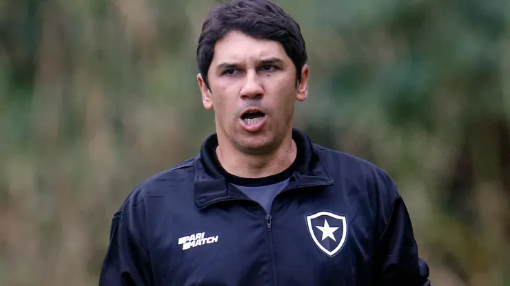 Lúcio Flávio: rebateu críticas durante coletiva (Foto: Vitor Silva/Botafogo/Divulgação)
