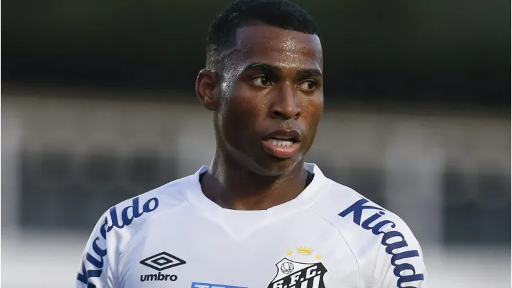 Jean Lucas pode estar deixando o Santos rumo a outro time brasileiro. (Photo by Ricardo Moreira/Getty Images)
