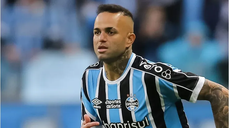 Após deixar o Grêmio, Luan pode fechar com outro Tricolor do Brasileirão (Photo by Pedro Tesch/Getty Images)
