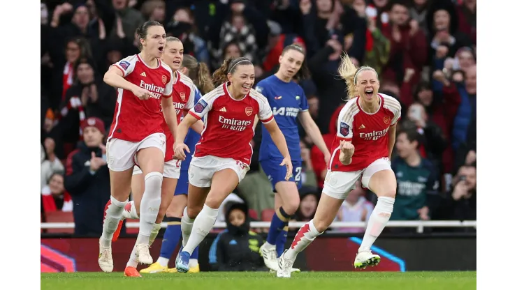 Atletas do Arsenal comemoram vitória incrível contra o Chelsea pela Women's Super League, em Londres (Foto: Warren Little/Getty Images)
