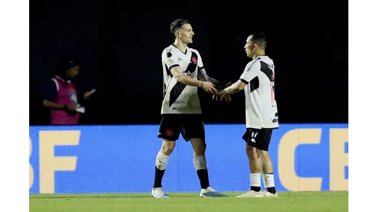 Vegetti é bloqueado no Vasco da Gama. Foto: Alexandre Loureiro/Getty Images
