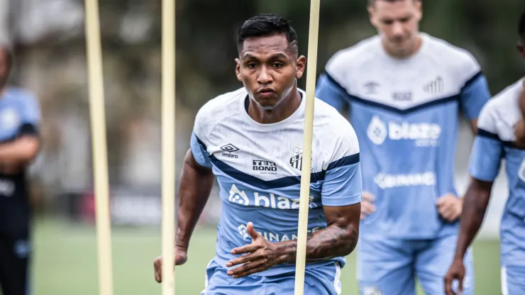 Morelos: atacante busca ganhar espaço no Santos (Foto: Raul Baretta/ Santos FC/ Divulgação)
