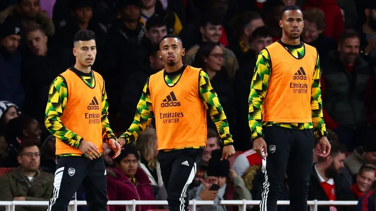 Gabriel Martinelli, Gabriel Jesus e Gabriel Magalhães: Brasileiros do Arsenal. (Foto: Clive Rose/Getty Images)
