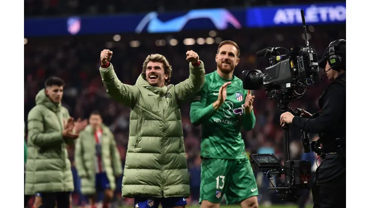 MADRID, SPAIN - MARCH 13: Antoine Griezmann of Atletico Madrid celebrates with Jan Oblak following the team's victory in the penalty shoot out during the UEFA Champions League 2023/24 round of 16 second leg match between Atlético Madrid and FC Internazionale at Civitas Metropolitano Stadium on March 13, 2024 in Madrid, Spain. (Photo by Denis Doyle/Getty Images) (Photo by Denis Doyle/Getty Images)
