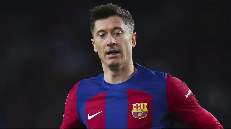 Salário de R$ 438 milhões Lewandowski recebe oferta para deixar o Barcelona. (Photo by Eric Alonso/Getty Images)
