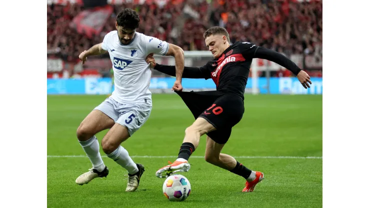 O Leverkusen de Wirtz tenta manter invencibilidade na temporada em jogo contra o Hoffenheim pela Bundesliga, na BayArena (Foto: Lars Baron/Getty Images)
