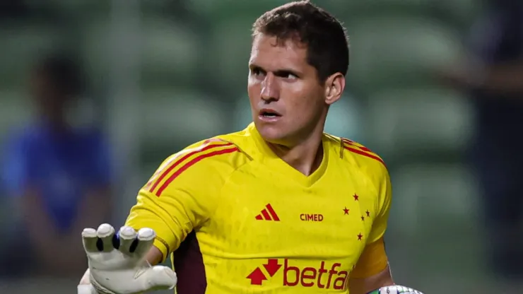 Goleiro Rafael Cabral vira alvo da torcida do Cruzeiro. Foto: Gilson Junio/AGIF
