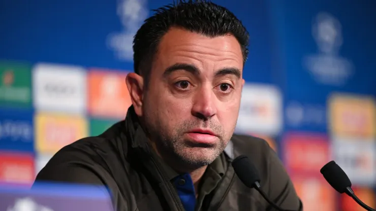 Barcelona atente pedido de Xavi e encaminha acordo com defensor: contrato de 2 anos. (Photo by Stuart Franklin/Getty Images)
