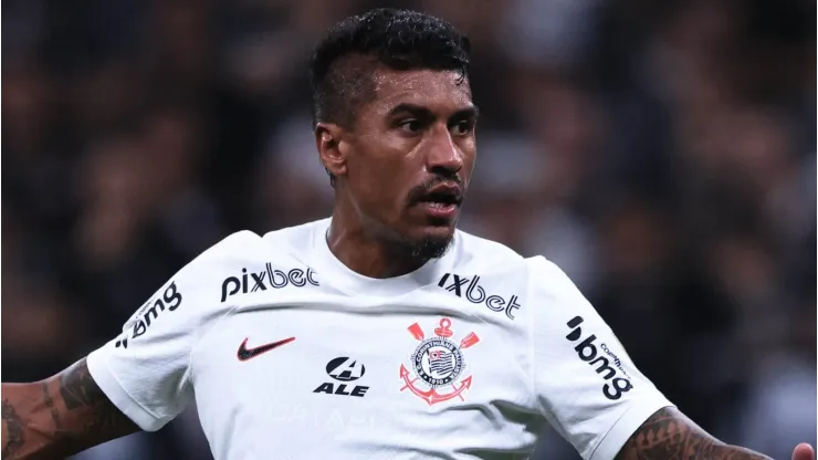 Grande rival do Corinthians surpreende e tenta a contratação de Paulinho. Foto: Ettore Chiereguini/AGIF
