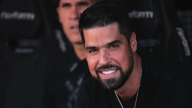 António Oliveira, técnico do Corinthians comentou quem pode ser reforço no próximo jogo. Foto: Ettore Chiereguini/AGIF
