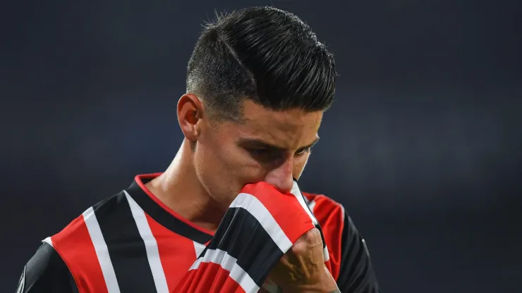 Torcida do São Paulo pede cria de volta: "De brinde leva o James Rodríguez. (Photo by Hernan Cortez/Getty Images)
