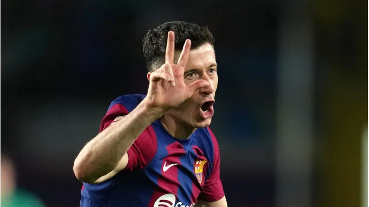 Lewandowski comemorando gol pelo Barcelona. Foto: Alex Caparros/Getty Images
