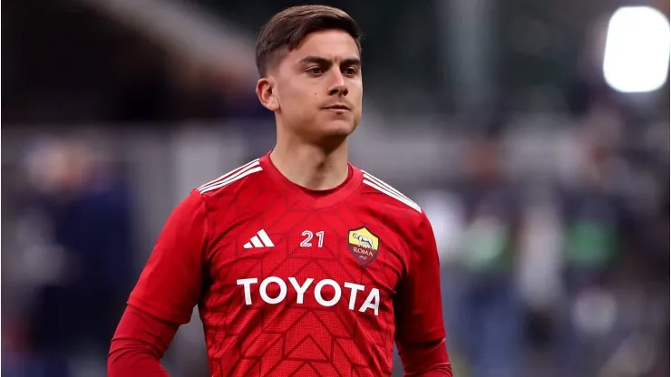 Paulo Dybala pode trocar a Roma por gigante europeu em negócio de R$ 66 milhões. (Photo by Marco Luzzani/Getty Images)
