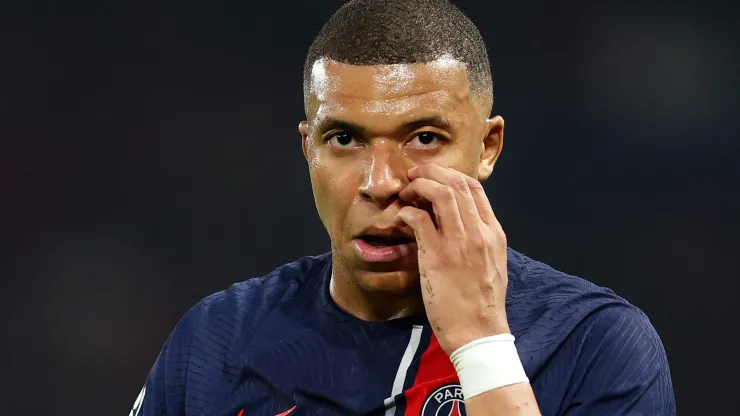 Carlo Ancelotti não está satisfeito apenas com Mbappé e faz 2 pedidos ao Real Madrid.
