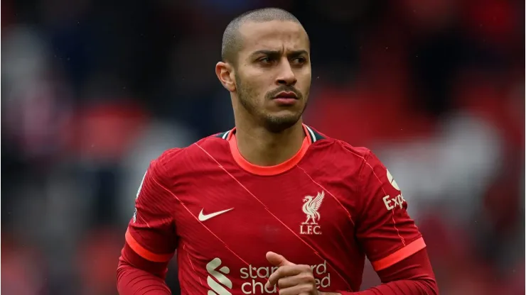 De saída do Liverpool, Thiago Alcântara frustra o Flamengo e prioriza acerto com outro clube (Photo by Gareth Copley/Getty Images)
