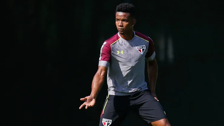 Thiago Mendes durante treino do Sao Paulo  Foto: Marcello Zambrana/AGIF
