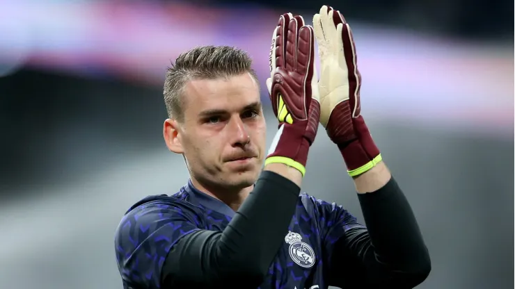 Lunin pode acabar deixando o Real Madrid e o destino não será o Manchester United.
