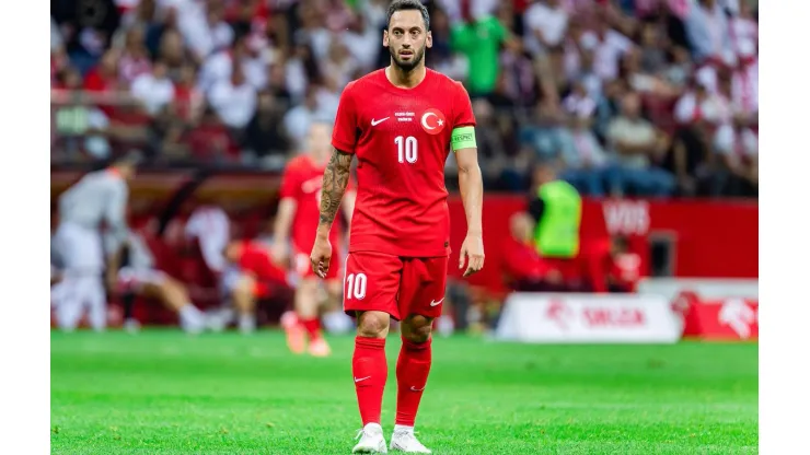 Çalhanoglu em ação no amistoso da Turquia contra a Polônia, no dia 10 de junho. (Sipa US / Alamy Stock Photo)
