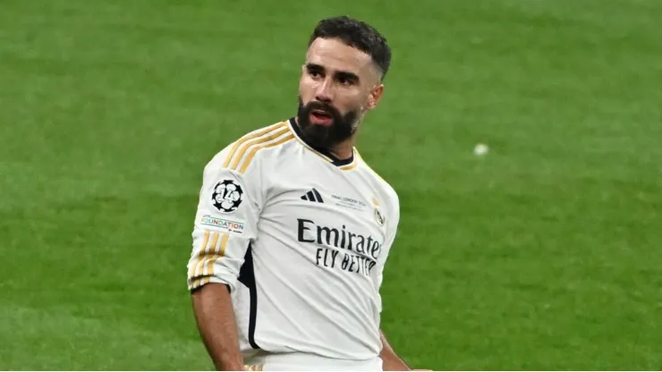 Carvajal pode deixar o Real Madrid e clube busca novo lateral no mercado.
