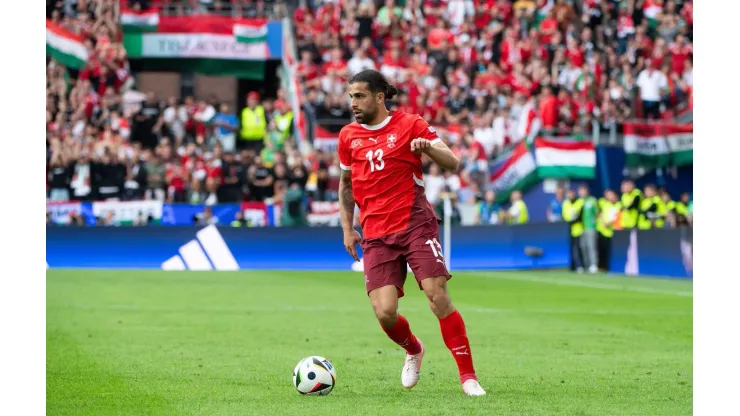 Ricardo Rodriguez em ação pela Suíça na partida contra a Hungria. (Eibner-Pressefoto / Alamy Stock Photo)<br />
Foto: Eibner-Pressefoto/Michael Memmler
