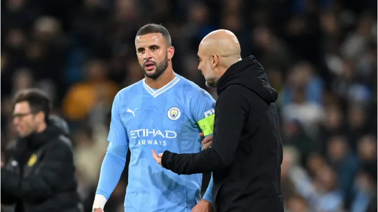 Guardiola aconselha Kyle Walker. Foto: Michael Regan/Getty Images
