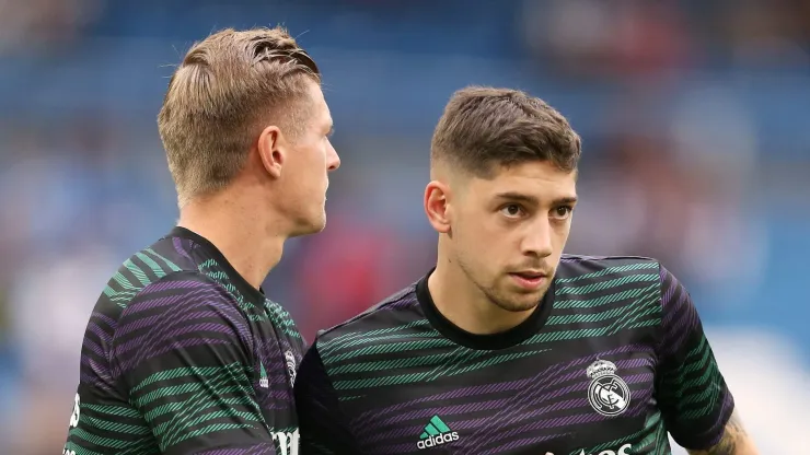 Kroos passa o bastão para Fede Valverde. Foto: Florencia Tan Jun/Getty Images
