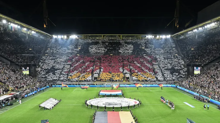 Torcida da Alemanha no Signal Iduna Park 
