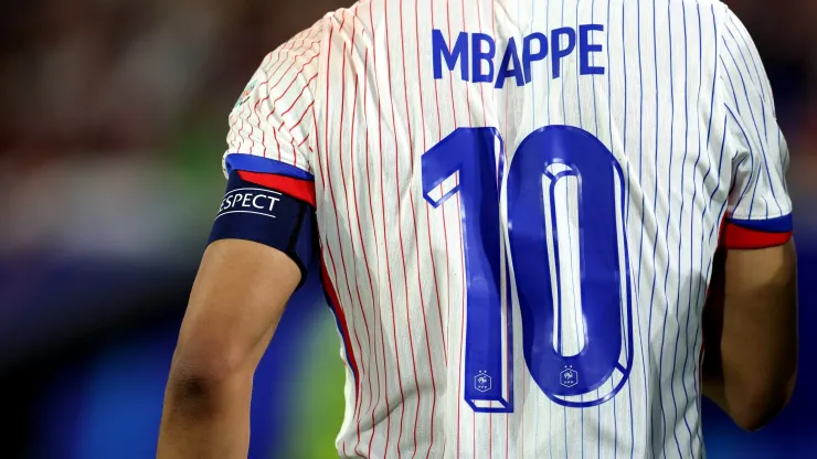 Mbappé não vai usar a camisa 10 no Real Madrid. 
