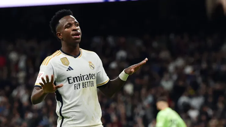 Vini Jr pede calma em jogo do Real Madrid. Foto: Denis Doyle/Getty Images
