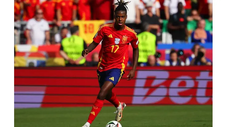 Nico Williams em ação pela Espanha na partida contra a Alemanha, nas quartas de final da Euro. (dpa picture alliance / Alamy Stock Photo)
