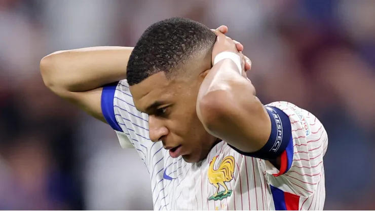 Eurocopa: Mbappé é criticado por torcedores após atitude inusitada na semifinal. (Photo by Alex Livesey/Getty Images)
