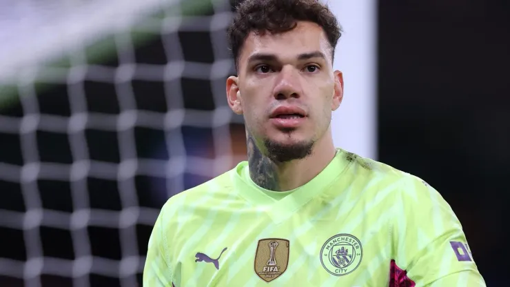 Manchester City quer contratar goleiro do Brasileirão para o lugar de Ederson. 
