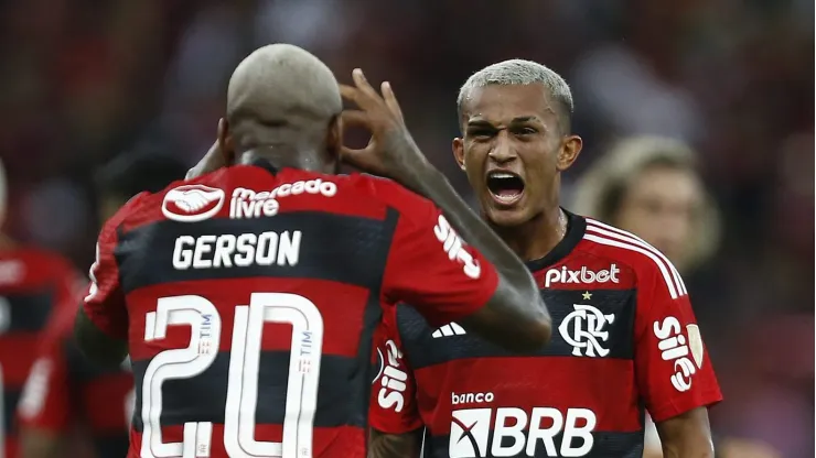 Gerson e Wesley comemoram gol no Flamengo. Foto: Wagner Meier/Getty Images
