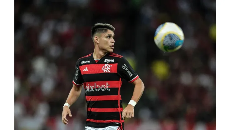 Luiz Araújo em ação na partida entre Flamengo e Cuiabá no Brasileirão. (Associated Press / Alamy Stock Photo)
