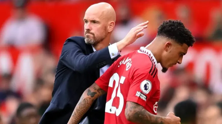 Erick ten Hag, treinador do Manchester United interage com Jadon Sancho (Photo by Michael Regan/Getty Images)
