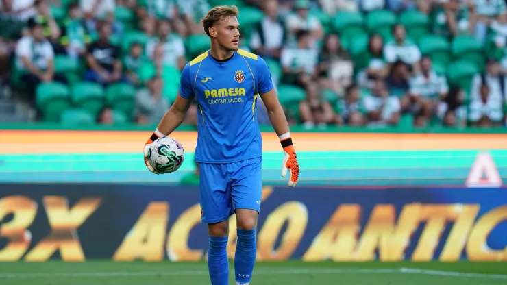 Filip Jorgensen, goleiro alvo do Chelsea.  (Photo by Gualter Fatia/Getty Images)
