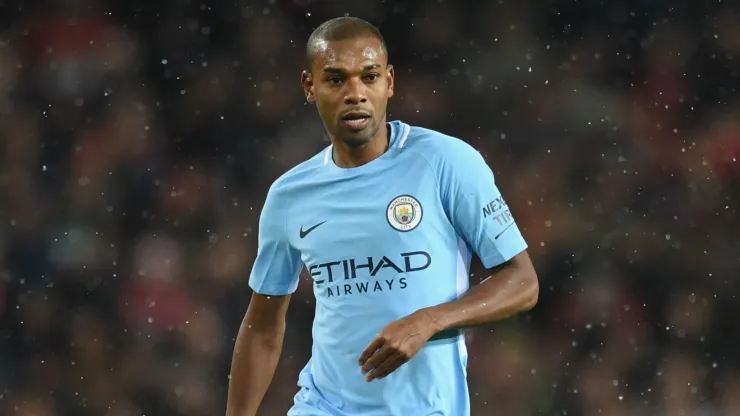 Fernandinho tem bom trânsito no Manchester City (Foto: Michael Regan/Getty Images)
